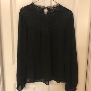 XL cute black Top with higher lace neck